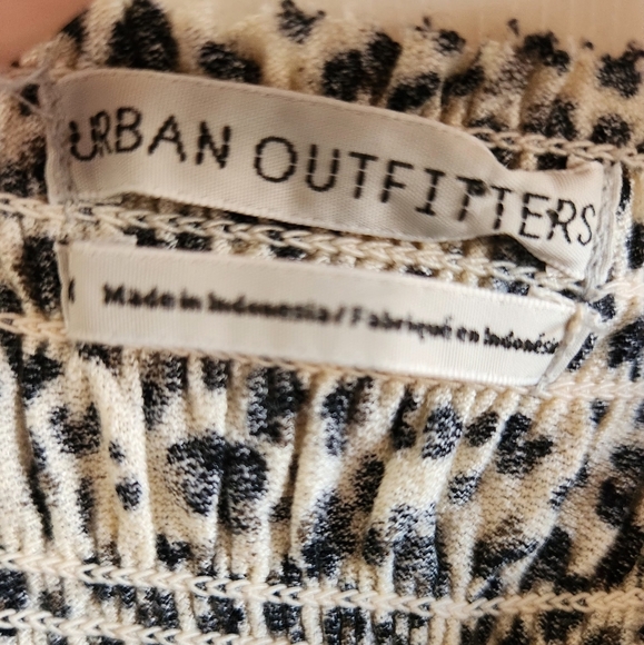 Urban Outfitters Shaina Leopard Print Ruched Long Sleeve Cinched Blouse Size M - Picture 3 of 9